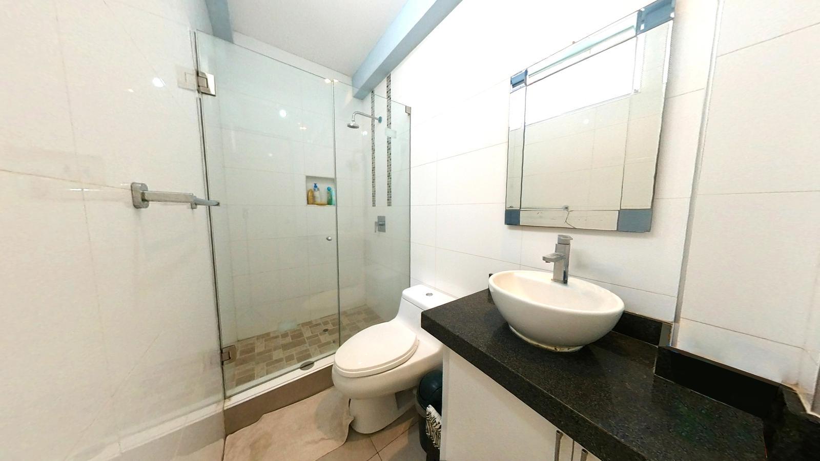 VENTA DE LINDO DEPARTAMENTO 2° PISO EN JACARANDAS, URB. SANTA VICTORIA